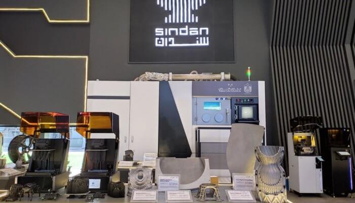 verschiedene 3D-Drucker und Druckbeispiele