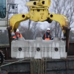 Reefy-Modul wird zum Ablassen ins Wasser bereitgemacht