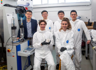 Professor Yu Zou (MSE) und sein Team