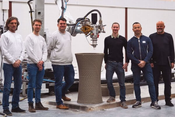 Vertico und Mai International mit 3D-Druck-Beispiel und Druckkopf