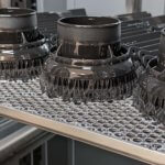 3D-gedruckte Prototypen von Lüftungsschlitzen für Kraftfahrzeuge mit Somos WaterShed Black Harz auf Neo450 3D-Druckern von Stratasys