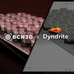 BCN3D und Dyndrite Logos mit 3D-gedruckten Komponenten im Hintergrund