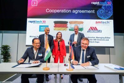 Vertragsunterzeichner Aditya Chandavarkar und Michael Kynast Vertragsunterzeichner Aditya Chandavarkar und Michael Kynast