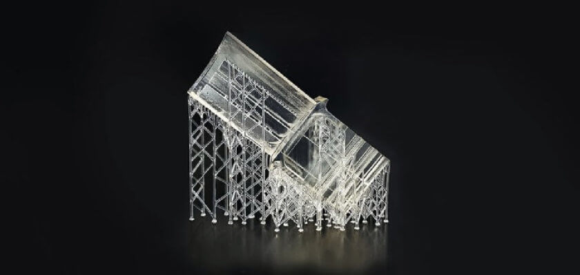 SLA-3D-gedrucktes Objekt auf schwarzem Hintergrund