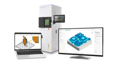 3D-Drucker von Xact Metal, zwei Monitore mit Software von Oqton