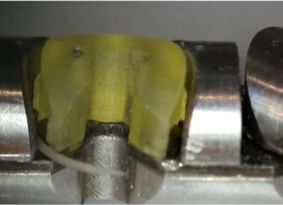 3D-gedrucktes Bauteil an Spitze, Nahaufnahme