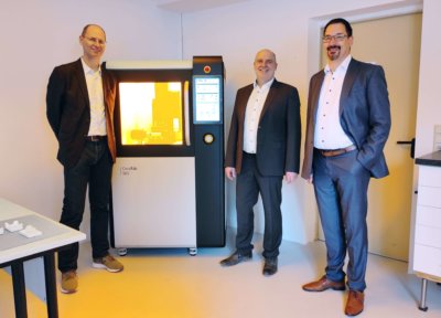 Martin Mann, Head of Sales at Lithoz GmbH, Dr. Axel Pelka, WZR ceramic solutions GmbH, and Dr. Dieter Nikolay, Managing Partner at WZR ceramic solutions GmbH