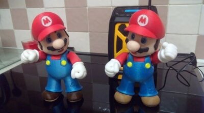 Super Mario in zwei unterschiedlichen Posen