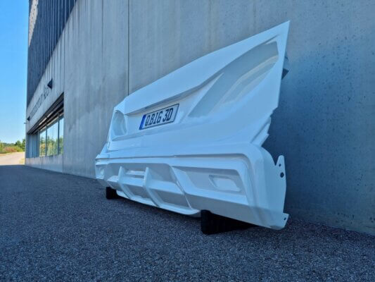 Leuchtenträger eines Wohnmobilhecks mit Kennzeichen "Q.Big 3D"