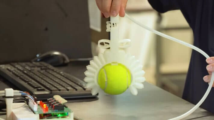 Elektronikfreier Robotergreifer aus dem 3D-Drucker