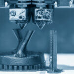 Illustration des schichtweisen Aufbaus eines Objekts durch 3D-Druck