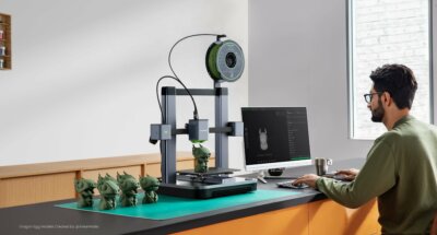 Ein Bild des AnkerMake M5C 3D-Druckers, der gerade ein 3D-Objekt erstellt.