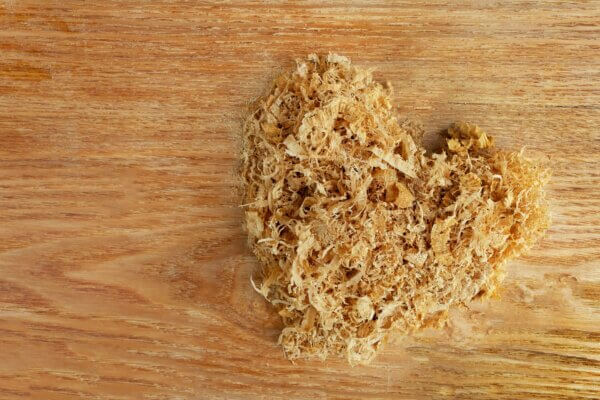 Sägemehl als Hauptbestandteil für nachhaltiges Formwerk im 3D-Druck.