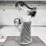 Roboter von SAEKI bei der Herstellung 3D-gedruckter Großkomponenten
