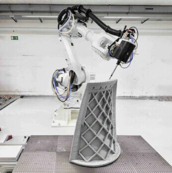 Roboter von SAEKI bei der Herstellung 3D-gedruckter Großkomponenten