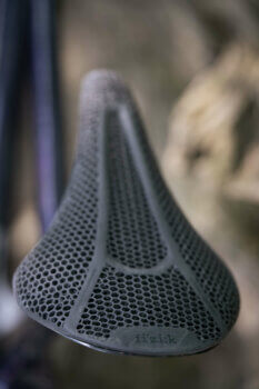 Detailansicht des Sattels auf dem 3D-gedruckten Softride-Rahmen des Gravel E-Bikes von URWAHN.