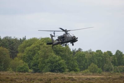 Apache-Hubschrauber Landevorgang 3D-Druck Teile Apache-Hubschrauber beim Landen mit möglichen 3D-gedruckten Komponenten.