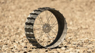 In nur einigen Tagen stellten die ORNL-Forscher mit dem Pulverbettdruckverfahren dieses Rad für den Mondrover gemäß einem NASA-Design her
