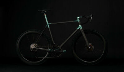 J.Laverack Aston Martin .1R - Innovatives Fahrrad mit 3D-gedruckten Titan-Komponenten Aston Martin und J.Laverack 3D-gedrucktes Titanfahrrad .1R, einzigartiges Design und Handwerkskunst