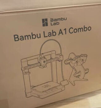 Bambu Lab A1 3D-Drucker Leaked Image von Uncle Jessy - Größeres Modell, Vorstellung im Dezember Leaked Bambu Lab A1 3D-Drucker mit größerem Druckbett und robuster Bauweise, vorgestellt von Uncle Jessy