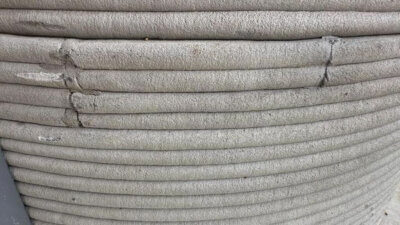 Reparaturarbeiten am 3D-gedruckten Toilettenblock in Dubbo 3D-Druck im Bauwesen: Flickarbeiten an rissigem Toilettenblock in Dubbo, Australien