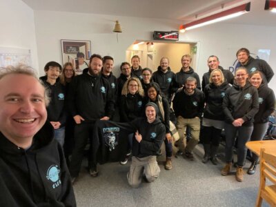 Team von DcubeD bereitet sich auf 3D-Druck Demonstration im Weltraum vor - Bayerisches Weltraumforschungsprogramm DcubeD Team arbeitet an bahnbrechender 3D-Druck Technologie für den Einsatz im Weltraum, unterstützt vom Bayerischen Wirtschaftsministerium