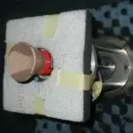 3D-gedruckte Hornantenne im Ka-Band während der Präzisionsmessung in einem schalltoten Raum, Beispiel für Fortschritte in der Telekommunikationstechnologie.