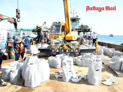 3D-gedruckte Riffe auf Schiff, bereit zur Platzierung bei Koh Sak Island für das Pattaya Meeresschutzprojekt