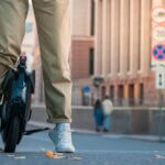 Elektroroller mit 3D-Drucktechnologie im Einsatz in der Stadt