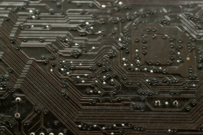 Beispiel eines fortschrittlichen PCBs, repräsentativ für Nano Dimensions Erfolg im 3D-Druckmarkt 2023 Stockfoto eines PCB-Boards, repräsentativ für Nano Dimensions innovative 3D-Drucktechnologien und deren Umsatzwachstum im Jahr 2023