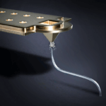 Computergenerierte Darstellung von Exaddons 3D-Drucktechnologie mit zwei Zentimeter großen Eiffeltürmen, leuchtend unter UV-Licht