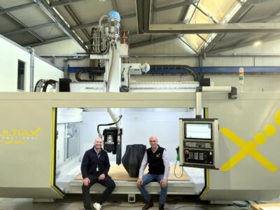 MULTIAX CNC Führungskräfte mit P Series LFAM 3D-Drucker auf JEC World 2024 MULTIAX CNC Gründer präsentieren P Series LFAM 3D-Drucker für Hochgeschwindigkeits-3D-Druck und Präzisionsfräsen