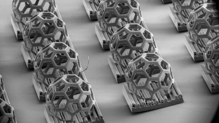 Stanford r2rCLIP Mikroskalige 3D-gedruckte Partikel Mikroskalige 3D-Druck Partikel hergestellt mit Stanfords r2rCLIP Technologie