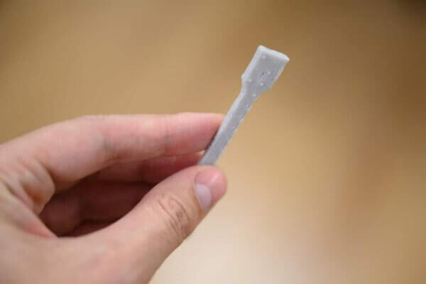 Rotorblatt aus 3D-Druck von der ISS – Materialprüfung durch Tomsker Staatsuniversität 3D-gedrucktes Rotorblatt von der Internationalen Raumstation zur Untersuchung durch die TSU