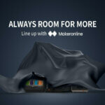 Anycubic Kobra 3 Combo 3D-Drucker verhüllt neben farbenfrohen Filamenten, angeteasert mit Makeronline