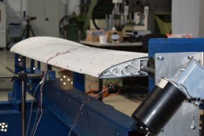 Versuchsflügelsegment mit 3D-gedruckten Verstellmechanismen - MILAN Forschungsprojekt