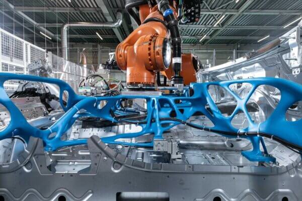 3D-gedruckte bionische Roboter-Greifer in der BMW Group Plant Munich zur Steigerung der Produktionseffizienz