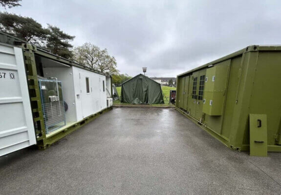 SPEE3D Expeditionary Manufacturing Unit – Mobile 3D-Drucklösung für die Metallproduktion Mobile 3D-Druckeinheit von SPEE3D, aufgestellt und betriebsbereit