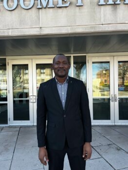 Ignatius Ekengwu, nigerianisch-amerikanischer Ingenieur, vor der Missouri University of Science and Technology