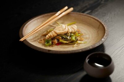 3D-gedrucktes pflanzliches Gericht von Steakholder Foods in Zusammenarbeit mit ITRI 3D-gedrucktes pflanzliches Gericht auf einem Teller mit Gemüse, entwickelt von Steakholder Foods und ITRI