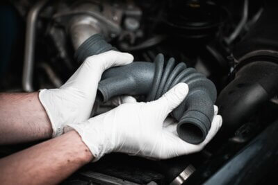 Flexibles Polypropylen-Automobilbauteil, produziert mit der Stratasys H350™ für chemikalienbeständige Anwendungen.