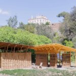 3D-gedruckter Earth Forest Campus von IAAC aus lokaler Erde im Collserola Naturpark, Barcelona