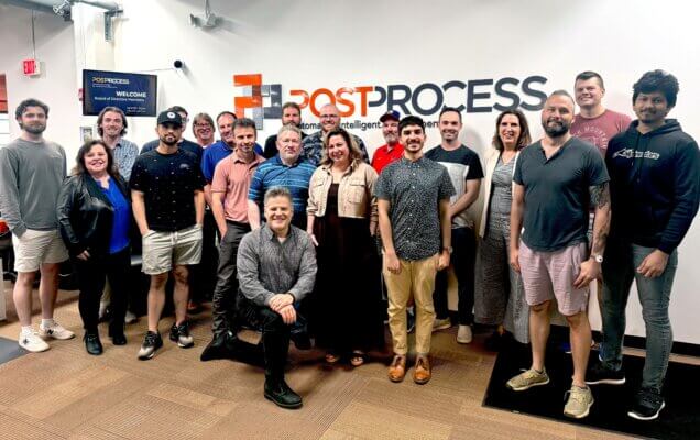 Jennifer Tegan von NY Ventures mit dem PostProcess Team am Hauptsitz in Buffalo, NY Jennifer Tegan, Managing Director von NY Ventures, und das PostProcess Team am Hauptsitz in Buffalo, NY