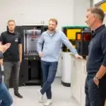 Prof. Dr. Thomas Scheibel und Mitarbeiter von naddcon und Xolo im Gespräch über additive Fertigung