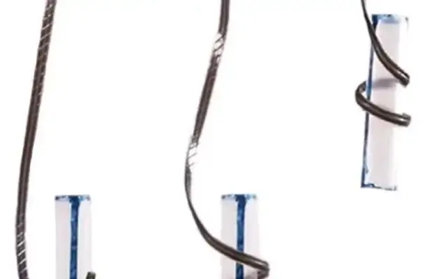 Hydraulik-Aktuatoren zur Steuerung von Mikro-Soft-Robotern Nahaufnahme von Mikrofluidkanälen, die hydraulischen Druck erzeugen, um die Form und Bewegung eines Soft-Roboters zu steuern