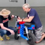 Ingenieur und Youtuber baut fahrbares LEGO-Motorrad mit 3D-gedruckten Bausteinen