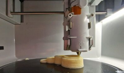 3D-Drucker bei der Herstellung von Lebensmitteln für Menschen mit Schluckbeschwerden