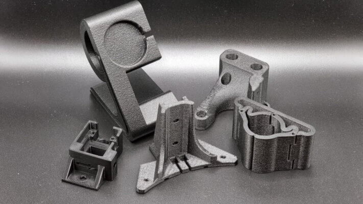 Maßgeschneiderte Halterungen aus dem 3D-Drucker von 3D Druck München 3D-gedruckte Halterungen von 3D Druck München für technische Installationen