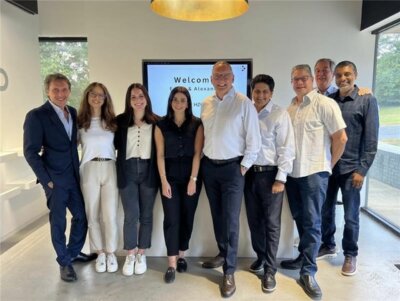 Team von Axtra3D und HZG Group feiert Abschluss der Finanzierungsrunde über 9,75 Mio. USD für internationale Expansion. Gruppenfoto des Teams von Axtra3D und HZG Group nach der erfolgreichen Serie-A-Finanzierungsrunde über 9,75 Mio. USD zur Unterstützung der internationalen Expansion und Weiterentwicklung von 3D-Druck-Technologien.