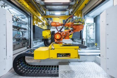 Detailaufnahme der 3D-Drucktechnologie von Laempe Mössner Sinto, die in der BMW-Gießerei für Sandkerne verwendet wird